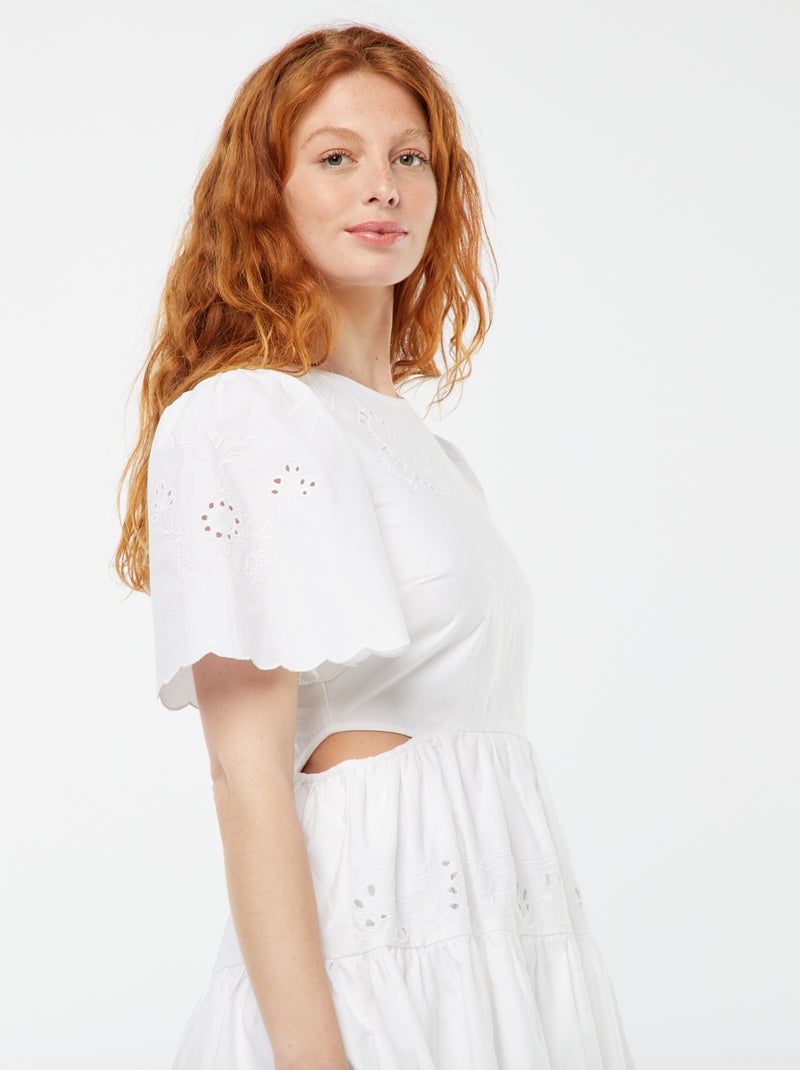 Robe courte unie avec broderies anglaises BLANC - Kiabi