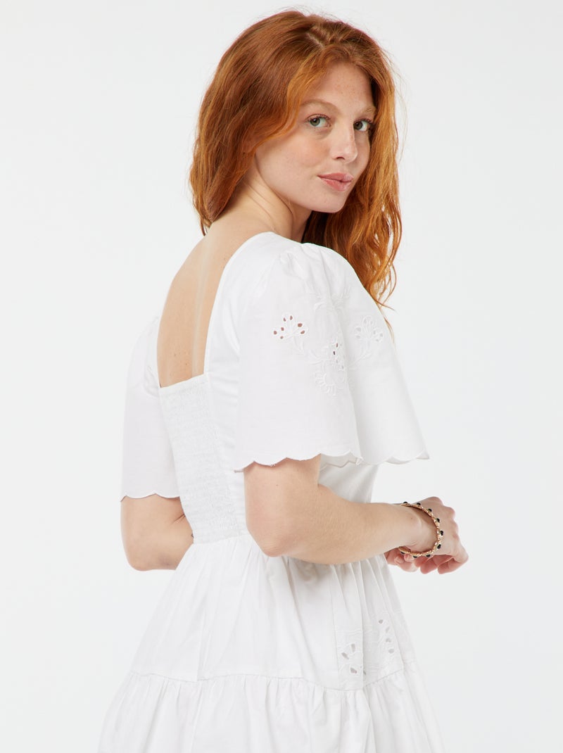 Robe courte unie avec broderies anglaises BLANC - Kiabi