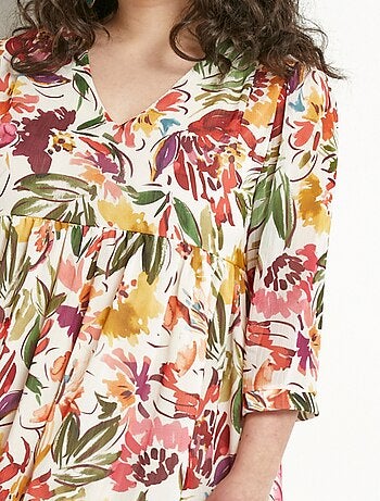 Robe courte volantée col V voile fleuri
