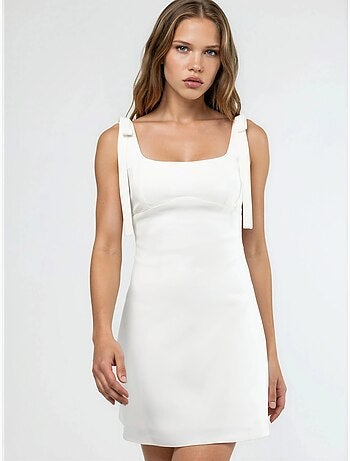 Robe courte zippée à col carré