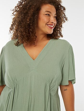 Robe courtes avec manches papillon