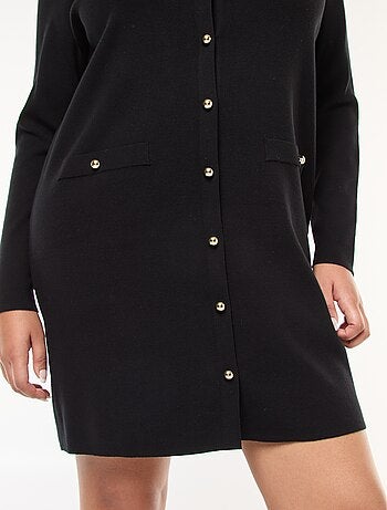 Robe courtes en maille fine col V et boutons dorés