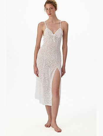 Robe de chambre bridal délicate en dentelle à manches longues froissée penti
