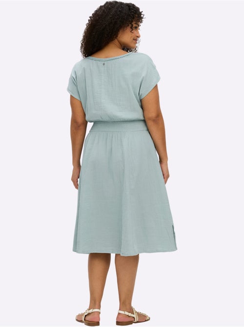 Robe D'été Encolure En V Affinante - Taille Standard - Sheego - Kiabi Robe D'été Encolure En V Affinante - Taille Standard - Sheego - Kiabi