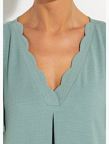 Robe droite courte col V festonné