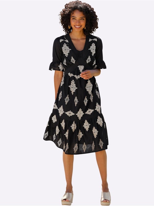 Robe En Coton Magnifique Broderie - Taille Standard - Helline - Kiabi Robe En Coton Magnifique Broderie - Taille Standard - Helline - Kiabi