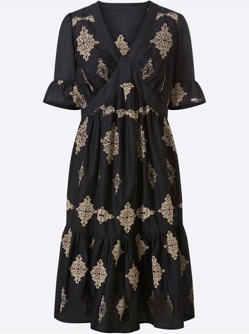 Robe En Coton Magnifique Broderie - Taille Standard - Helline - Kiabi Robe En Coton Magnifique Broderie - Taille Standard - Helline - Kiabi