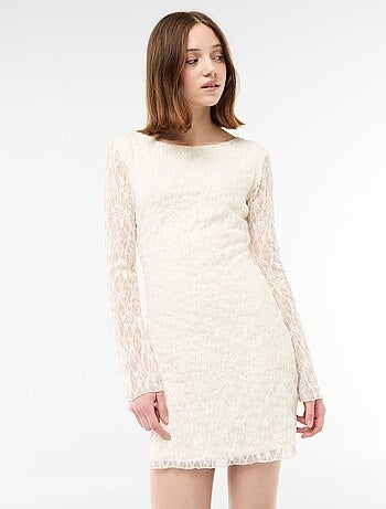 Robe en dentelle à manches pagode