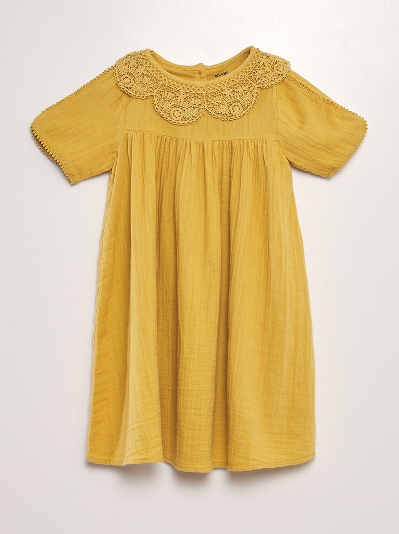 Robe en gaze de coton avec col en dentelle Jaune - Kiabi