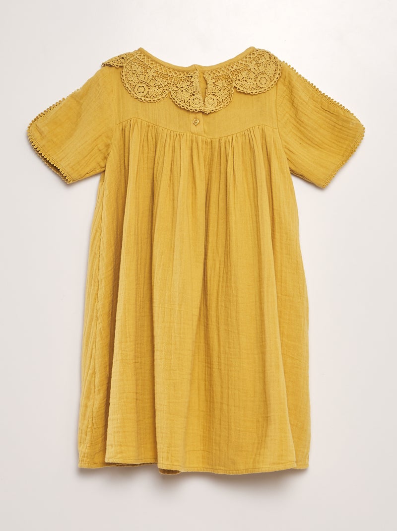 Robe en gaze de coton avec col en dentelle Jaune - Kiabi
