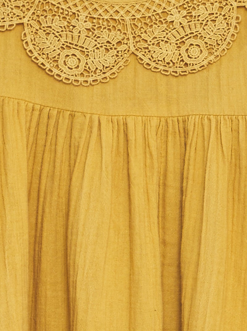 Robe en gaze de coton avec col en dentelle Jaune - Kiabi