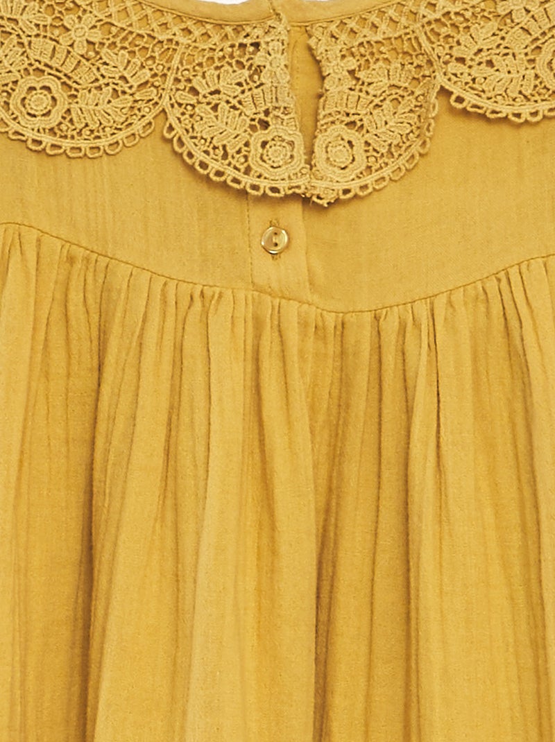 Robe en gaze de coton avec col en dentelle Jaune - Kiabi