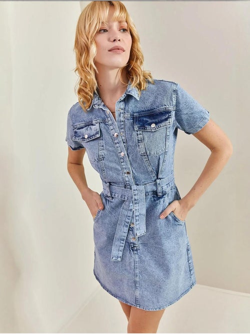 Robe en jean à boutons-pression et ceinture lucci - Kiabi Robe en jean à boutons-pression et ceinture lucci - Kiabi