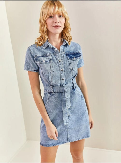 Robe en jean à boutons-pression et ceinture lucci - Kiabi Robe en jean à boutons-pression et ceinture lucci - Kiabi