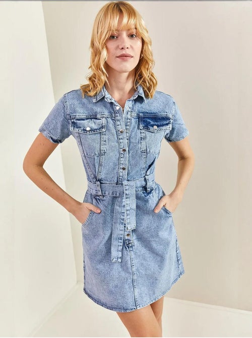 Robe en jean à boutons-pression et ceinture lucci - Kiabi Robe en jean à boutons-pression et ceinture lucci - Kiabi