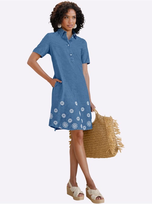 Robe en jean superbe broderie florale - taille standard - helline - Kiabi Robe en jean superbe broderie florale - taille standard - helline - Kiabi