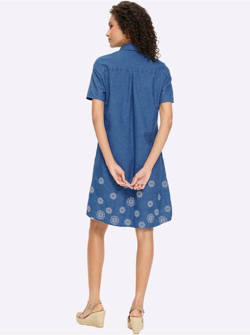 Robe en jean superbe broderie florale - taille standard - helline - Kiabi Robe en jean superbe broderie florale - taille standard - helline - Kiabi