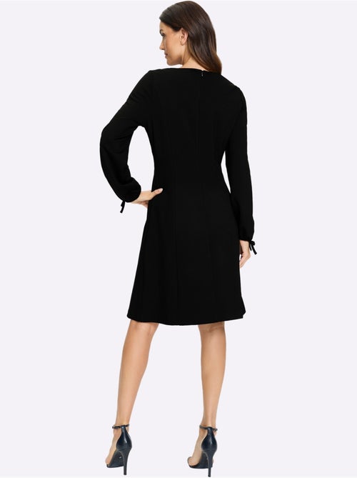 Robe En Jersey Coutures Princesse Structurantes - Taille Standard - Helline - Kiabi Robe En Jersey Coutures Princesse Structurantes - Taille Standard - Helline - Kiabi