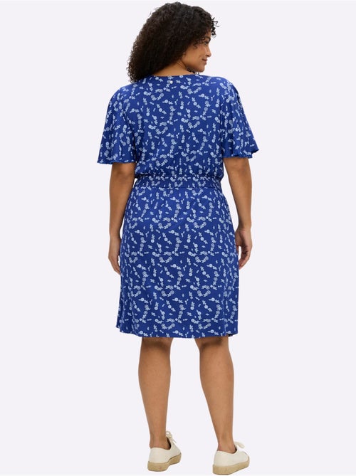 Robe En Jersey Encolure En V Affinante - Taille Standard - Sheego - Kiabi Robe En Jersey Encolure En V Affinante - Taille Standard - Sheego - Kiabi