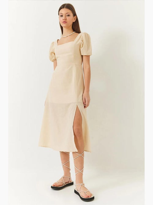 Robe en lin à manches bouffantes, col carré et fente dans le dos de bianco lucci - Kiabi Robe en lin à manches bouffantes, col carré et fente dans le dos de bianco lucci - Kiabi