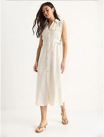 Robe en lin bianco avec boutons dorés et détails à la taille lucci