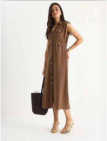 Robe en lin bianco avec boutons dorés et détails à la taille lucci