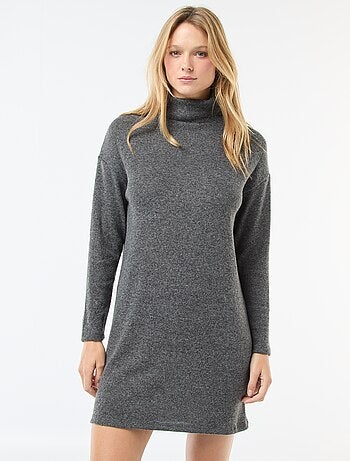 Robe en maille avec col montant
