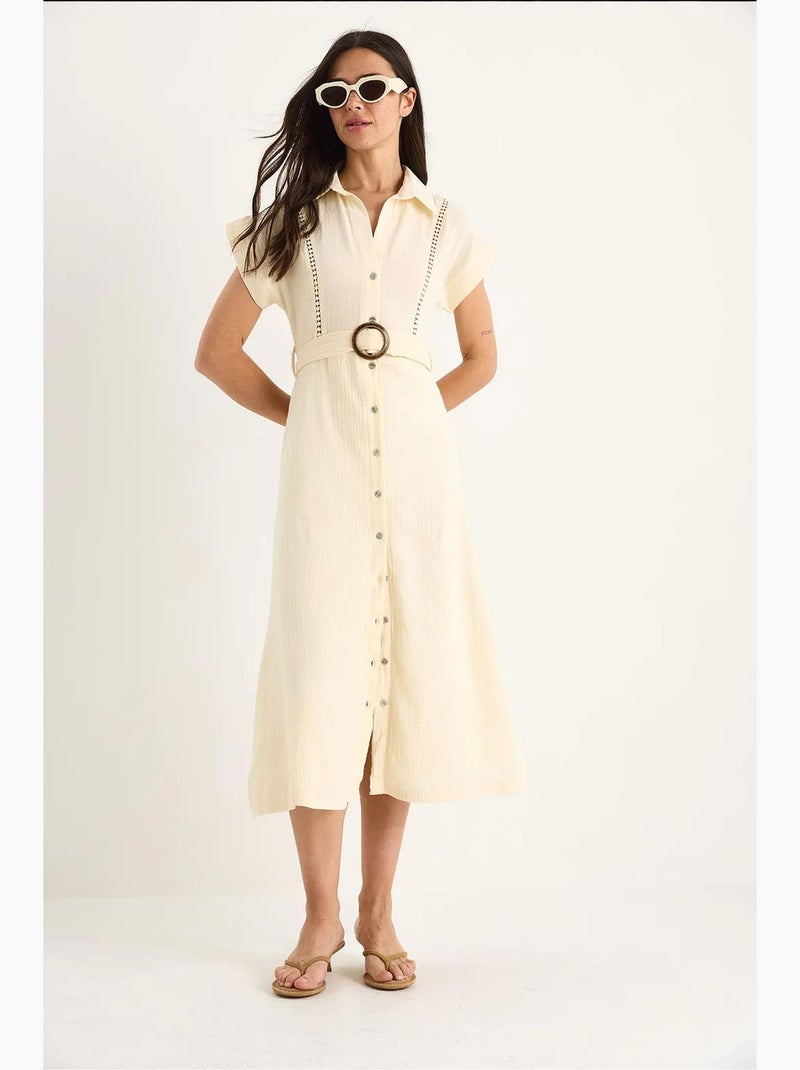 Robe en mousseline avec détails en dentelle, fermeture à boutons, ceinture et doublure lucci Crème - Kiabi