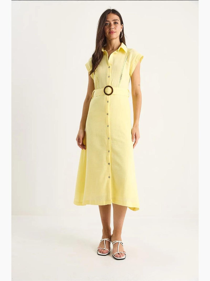 Robe en mousseline avec détails en dentelle, fermeture à boutons, ceinture et doublure lucci Jaune citron - Kiabi