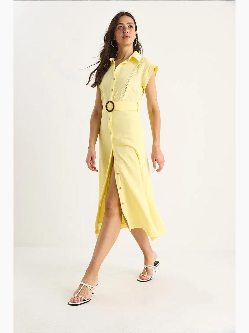 Robe en mousseline avec détails en dentelle, fermeture à boutons, ceinture et doublure lucci Jaune citron - Kiabi