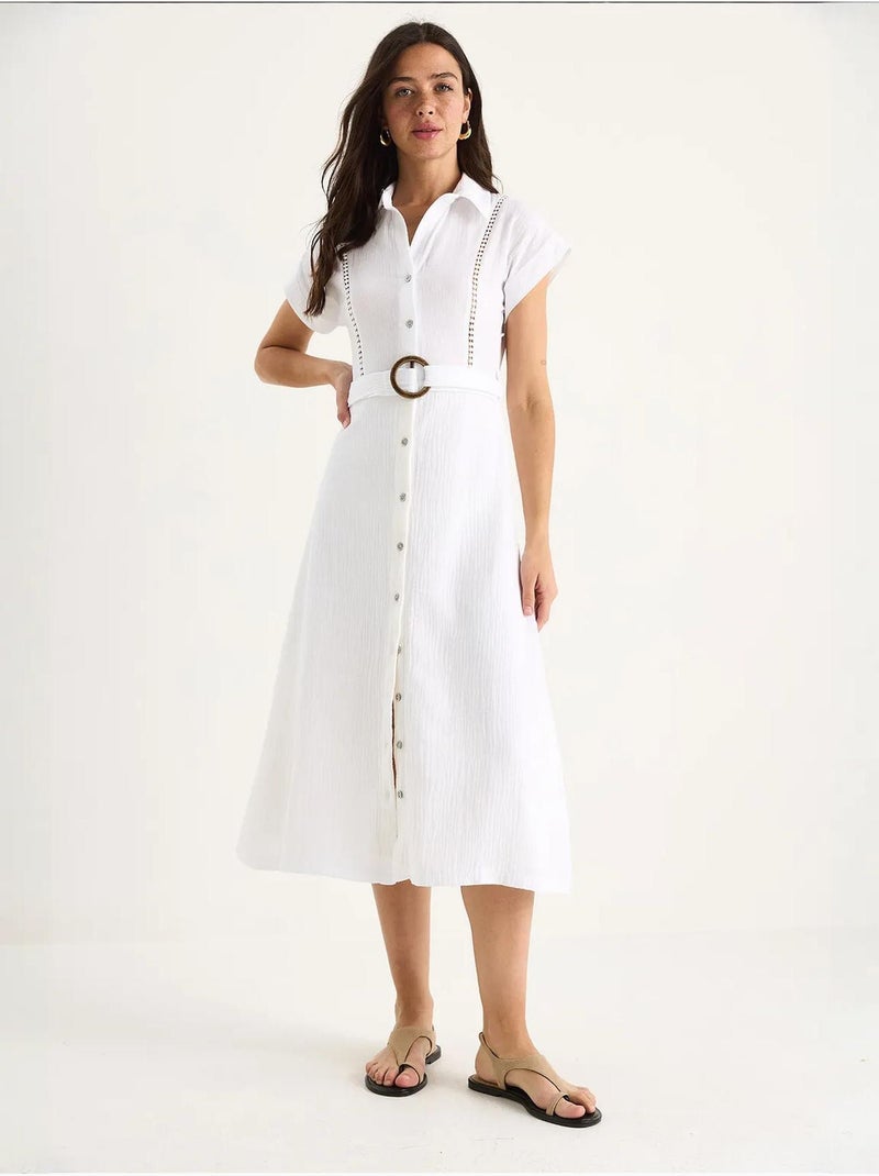 Robe en mousseline bianco avec détails en dentelle, fermeture à boutons, ceinture et doublure lucci Blanc - Kiabi