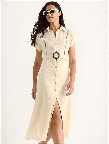 Robe en mousseline bianco lucci avec détails en dentelle, fermeture à boutons, ceinture et doublure