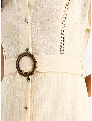 Robe en mousseline bianco lucci avec détails en dentelle, fermeture à boutons, ceinture et doublure