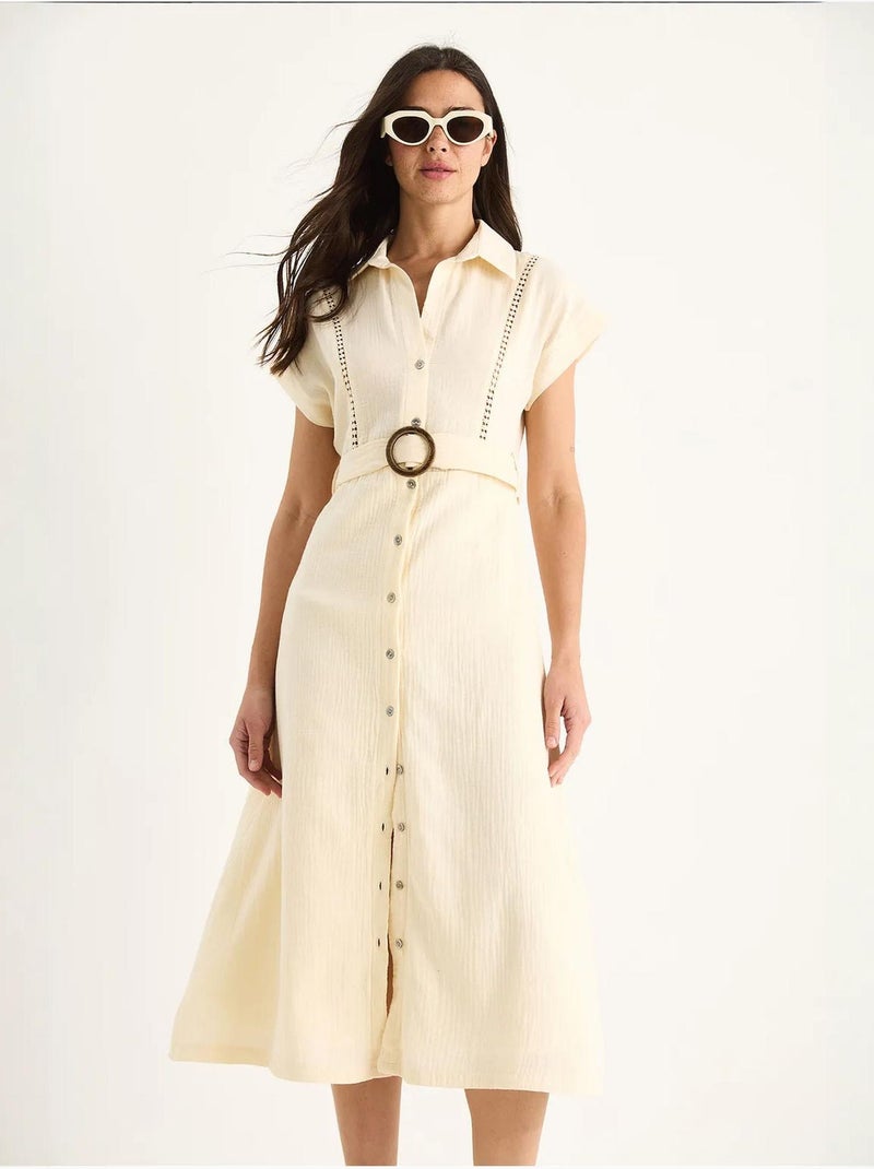 Robe en mousseline bianco avec détails en dentelle, fermeture à boutons, ceinture et doublure lucci Crème - Kiabi