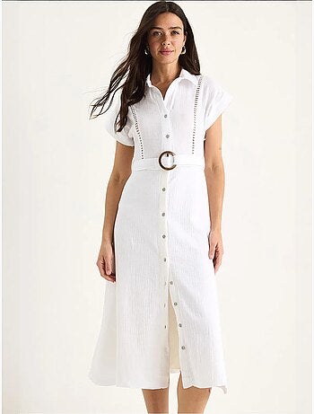 Robe en mousseline bianco lucci avec détails en dentelle, fermeture à boutons, ceinture et doublure
