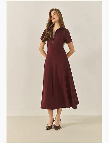 Robe évasée à manches courtes et taille ajustée avec fermeture éclair sur le devant de bianco lucci