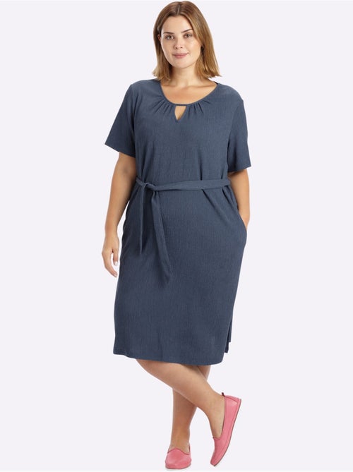 Robe Extensible Qualité Structurée Facile D'entretien - Taille Standard - Sheego - Kiabi Robe Extensible Qualité Structurée Facile D'entretien - Taille Standard - Sheego - Kiabi