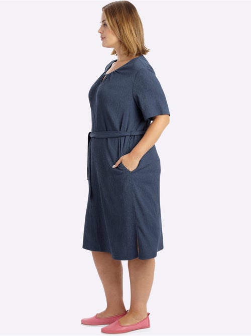 Robe Extensible Qualité Structurée Facile D'entretien - Taille Standard - Sheego - Kiabi Robe Extensible Qualité Structurée Facile D'entretien - Taille Standard - Sheego - Kiabi
