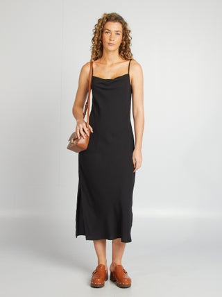 Robe fluide à col bénitier