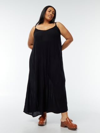 Robe fluide longue avec fines bretelles réglables