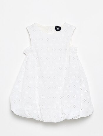 Robe forme boule avec broderies anglaises