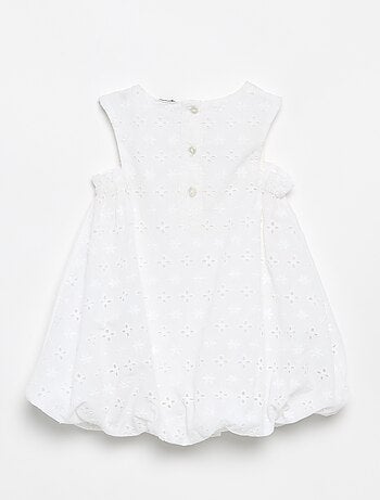 Robe forme boule avec broderies anglaises