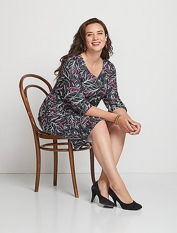 Robe-housse droite col V imprimée