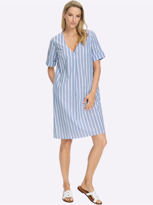 Robe imprimée motif à rayures mode - taille standard - helline - Kiabi Robe imprimée motif à rayures mode - taille standard - helline - Kiabi