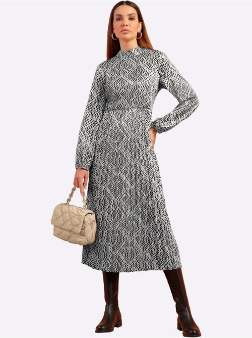 Robe Imprimée Superbe Motif Graphique - Taille Standard - Helline - Kiabi