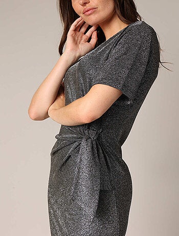 Robe légèrement pailletée avec nœud 'Deeluxe'