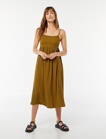 Robe longue à bretelles ouverte dans le dos