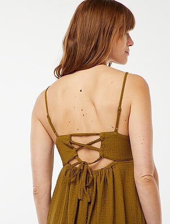 Robe longue à bretelles ouverte dans le dos