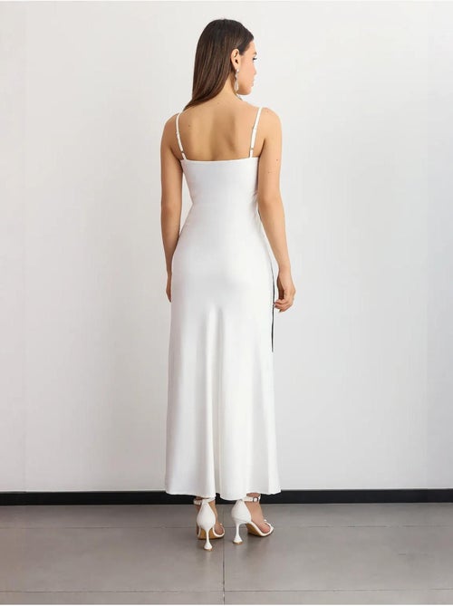 Robe longue à bretelles spaghetti et imprimé graphique - Kiabi Robe longue à bretelles spaghetti et imprimé graphique - Kiabi