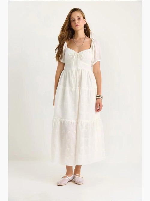 Robe longue à col cœur brodé lucci - Kiabi Robe longue à col cœur brodé lucci - Kiabi